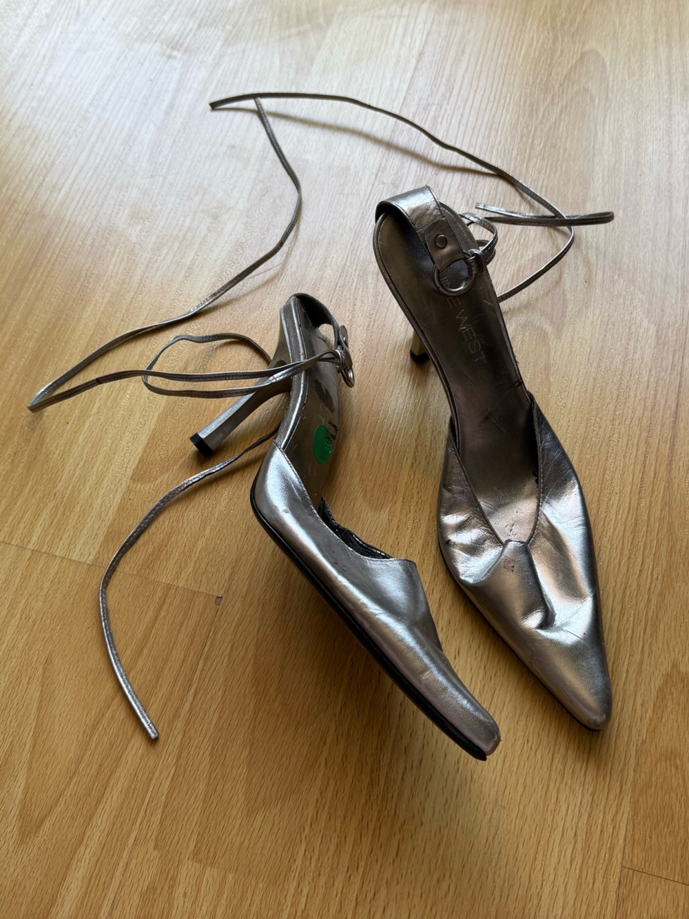 Vintage Nine West silver metallic pointed toe stiletto heels